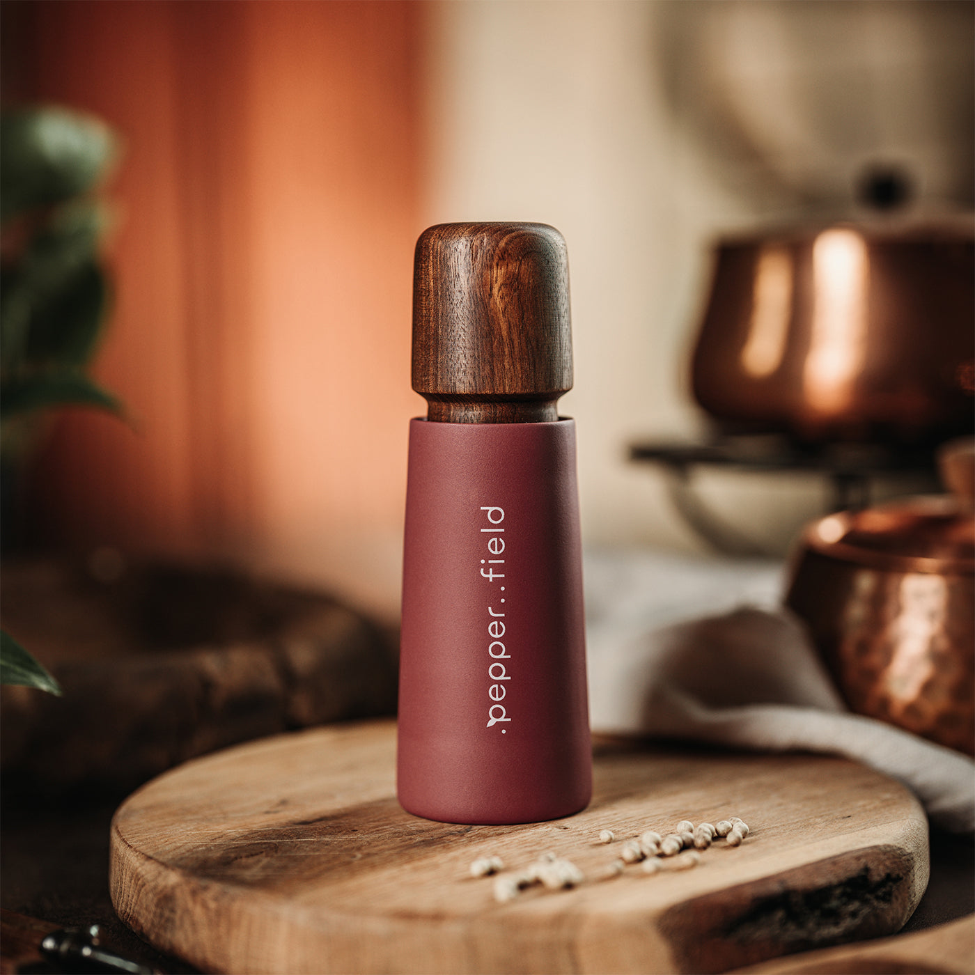 Moulin design scandinave Bordeaux (17 cm) + poivre rouge (20 g offert)