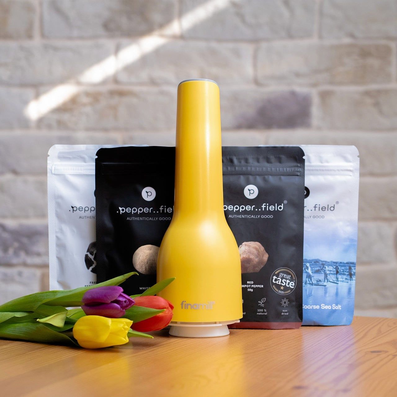 Spring package: rechargeable yellow Grinder FinaMill with a supply of pepper 