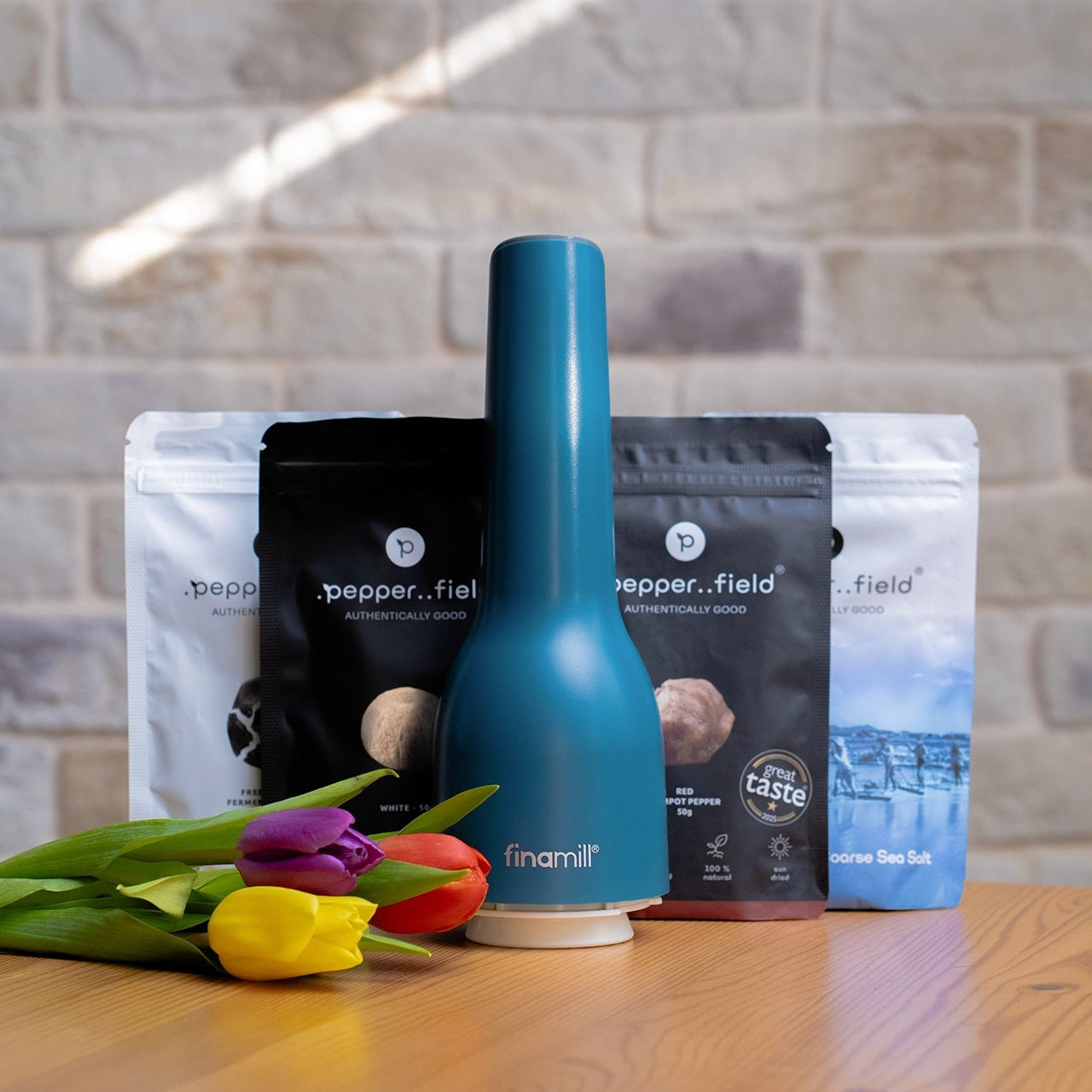 Spring package: rechargeable blue Grinder FinaMill with a supply of pepper 